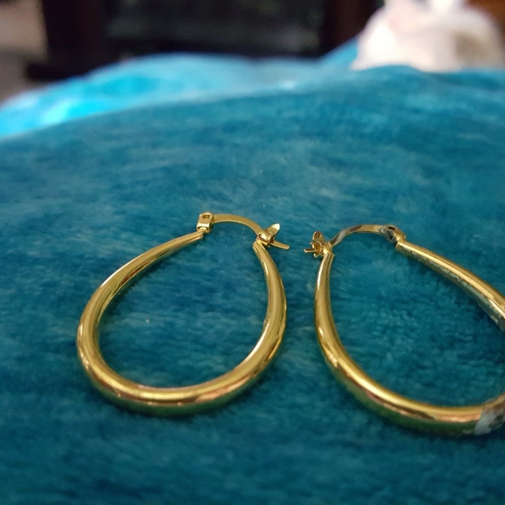14kt gold Oval earrings new